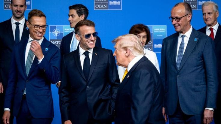 Dalle bordate all’amore, gli alleati in ostaggio nei due giorni dello show di Donald ad Ankara