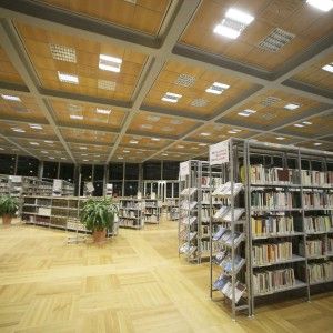Boom di lettori in biblioteca, tagli a orari e acquisti