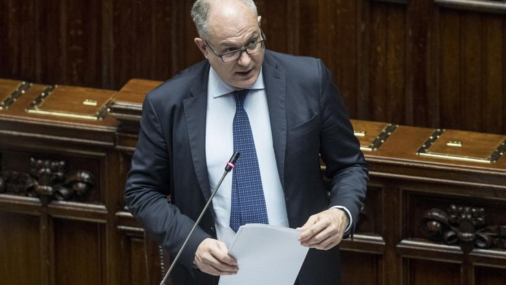 Gualtieri contro i “furbetti” della cassa integrazione.  Chi va bene pagherà di più