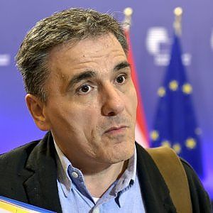 Nuovo ultimatum della Ue ad Atene: "Riforme in sette giorni o niente aiuti"