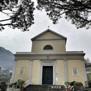 Ischia, il vescovo contro i sindaci: revocato il "diritto di patronato"