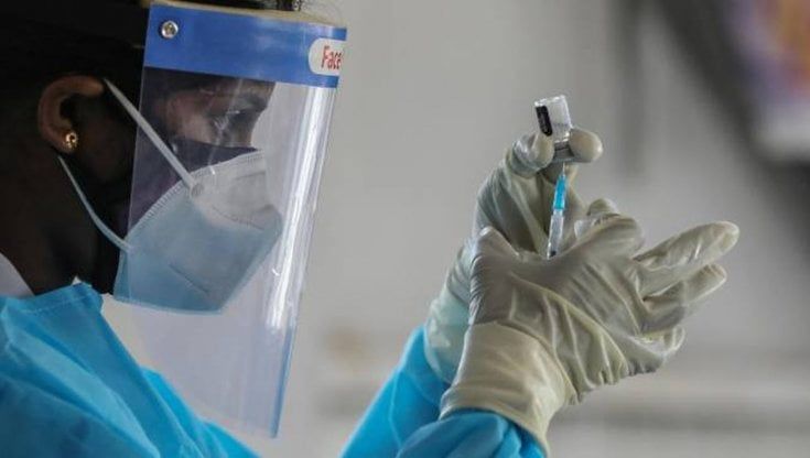 Covid, immuni al virus grazie ai vaccini che anticipano le varianti