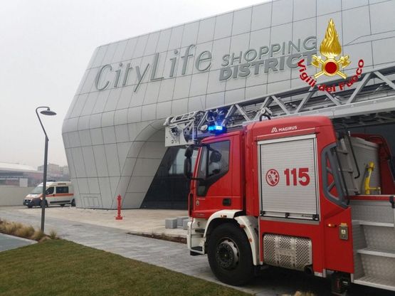 Milano, prende fuoco una centralina a CityLife: emergenza rientrata