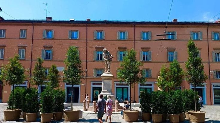 Alberi nelle piazze, esposto della Lega sui costi: troppo cari. Il Comune: non è vero
