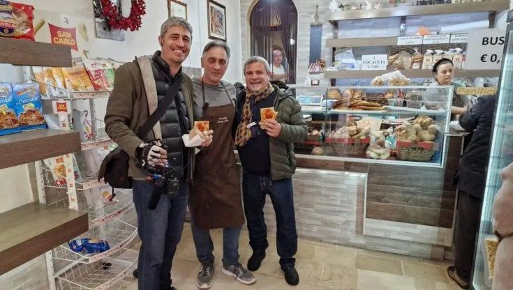 Pif alla scoperta della focaccia barese: dal panificio Santa Rita al Focacciaro, ecco il suo tour del gusto
