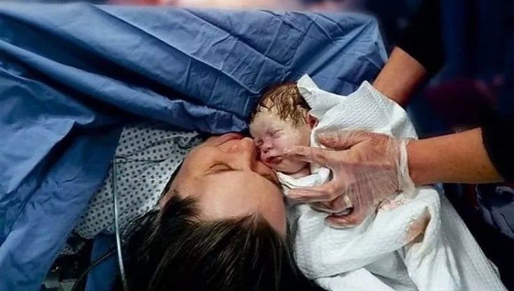 Ucraina, donna in fuga partorì nel Foggiano: ora da Kiev ringrazia tutti. "Qui impariamo a vivere in condizioni di guerra"