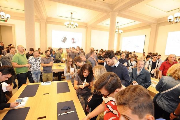 Arriva l'iPhone 7: gli Apple Store di Firenze si preparano alle code