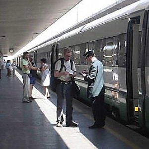 Torino, lotta ai portoghesi sui treni: 3 mila senza biglietto in una settimana 