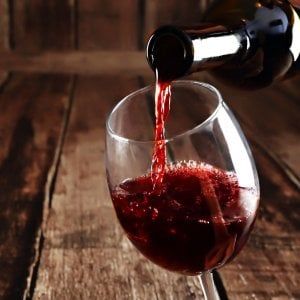Quando l'investitore si rifugia in un bicchiere di vino: boom per gli indici del buon bere