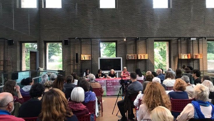 Sguardi dal Margine: prospettive a confronto sulla vertiginosa attualità del pensiero di bell hooks