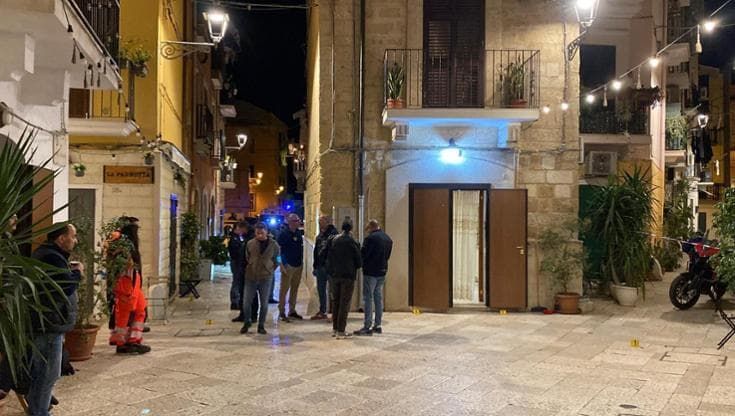 Si torna a sparare a Bari vecchia, donna ferita di striscio alla fronte sull’uscio di casa