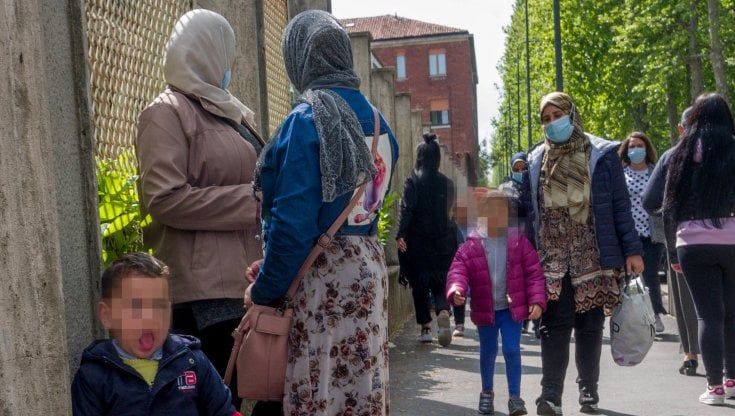 Sumya, Amina e le altre donne di San Siro: "Lottiamo contro il degrado: questo è un inferno ma è pur sempre casa nostra"