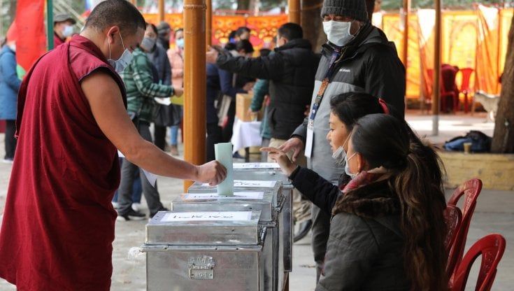 L'ombra della Cina sul voto dei tibetani in esilio