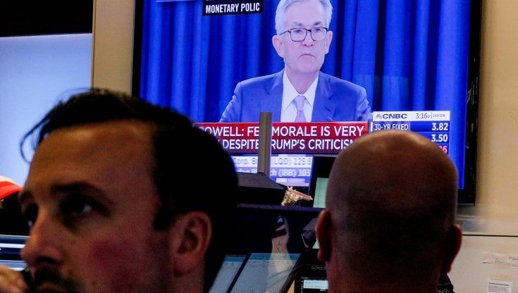 Le Borse di oggi, 23 novembre. I listini Ue chiudono in rosso. Wall Street debole con il tech. Biden rilascia le riserve e sfida l'Opec, ma il petrolio risale