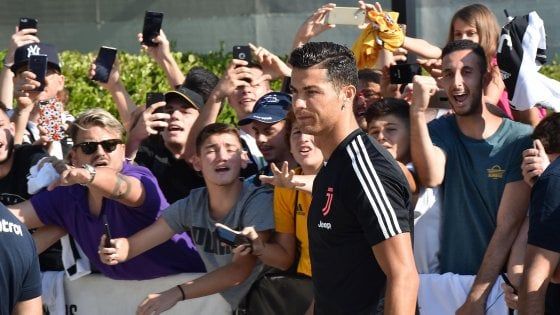 Juventus, è arrivato Ronaldo. De Ligt quasi... L'Ajax conferma: "Trasferimento imminente"