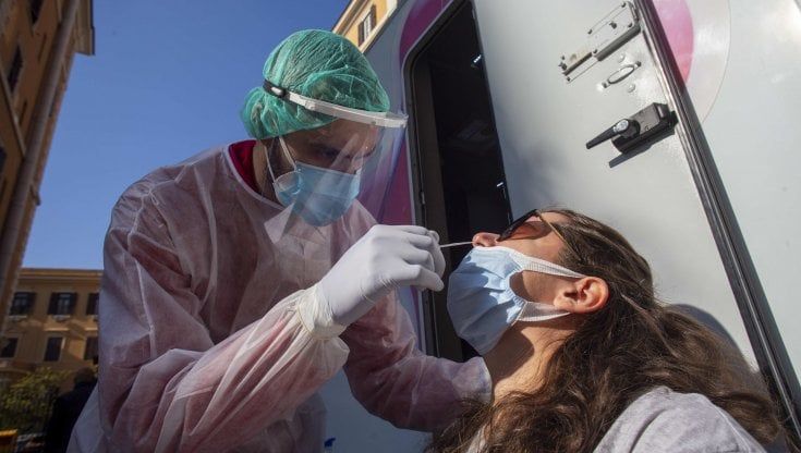 Coronavirus, bollettino dell'8 novembre: 2489 nuovi casi. A Roma 1.195. "Terapie intensive sotto la soglia di allerta"