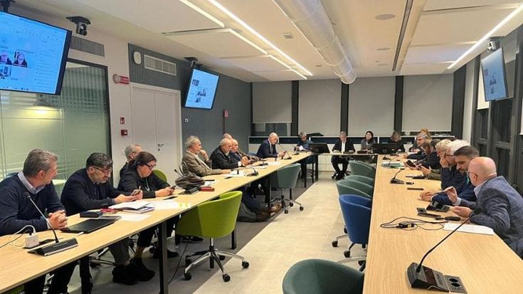Enti locali, via libera al contratto con la firma della Uil. Aumenti di 140 euro al mese