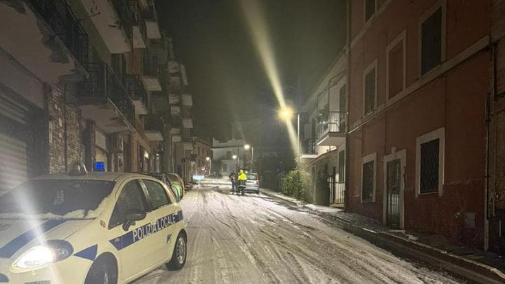 Circeo imbiancato, una forte grandinata trasforma il paesaggio: “Sembra neve”