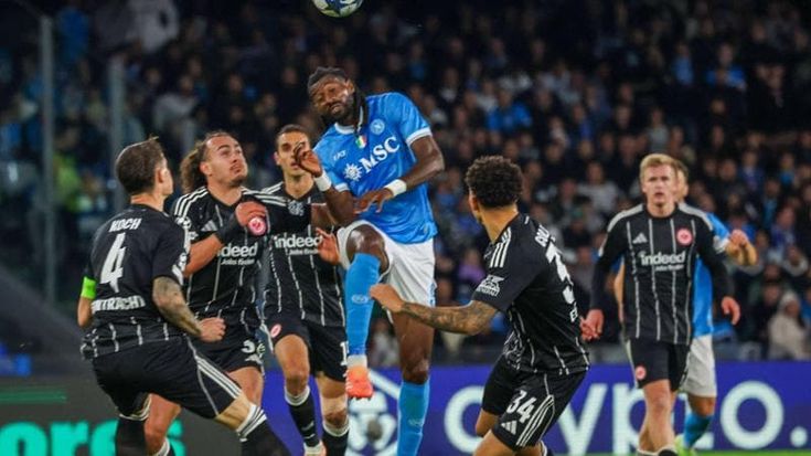 Napoli, poche idee e nessun gol: con l’Eintracht finisce 0-0