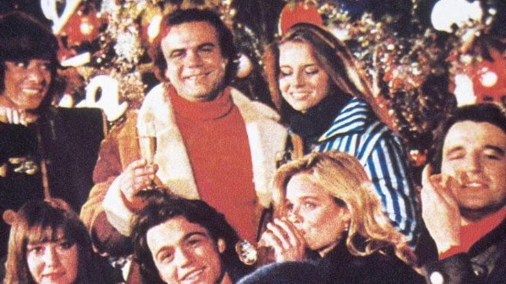 ‘Vacanze di Natale’, la critica spietata del ‘New York Times’: quelle battutacce che raccontano un Paese in declino