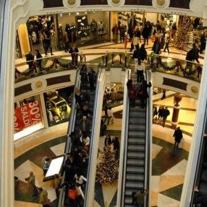 Commercio, Di Maio: sì ai tavoli sul popolo dei "senza domeniche" e sulle false coop