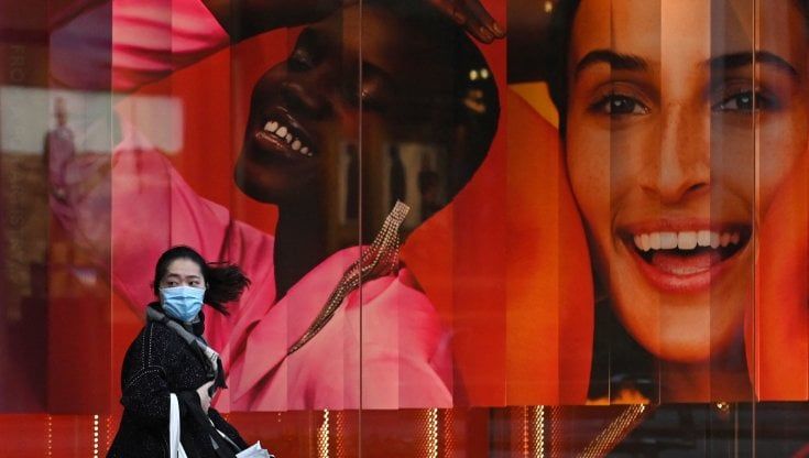Coronavirus nel mondo: Usa, nuovi casi triplicati in due settimane. Biden: "Da settembre vaccini anche sotto i 12 anni". No della Cina a nuova indagine Oms