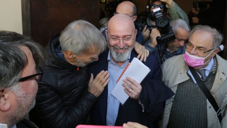 Ritratto di Stefano Bonaccini: pizzetto e occhiali a goccia, il politico della porta accanto  che fece piangere Salvini