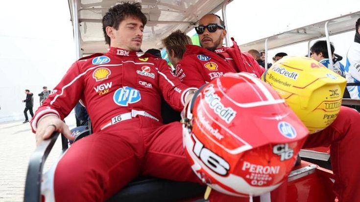 Test F1, la classe di Hamilton a scuola di rossa. “Ho imparato molto”