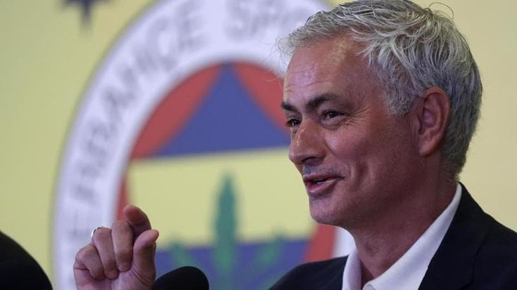 Mourinho: "Alla Roma non giocavo per vincere, per quello sono venuto al Fenerbahce. E senza di me non è cambiato nulla"