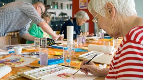 Lavorare a maglia la nuova via per combattere il declino cognitivo