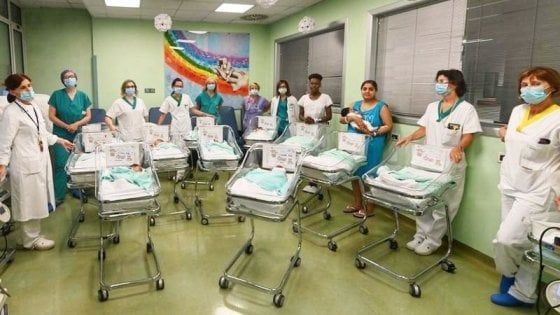 Giornata da record all'ospedale di Manerbio, in 24 ore nati 16 bambini: "Abbiamo usato anche le culle di scorta"