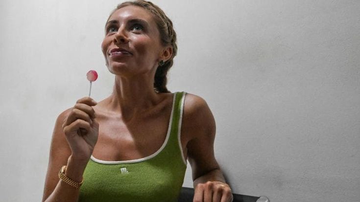 La pornostar britannica Bonnie Blue sceglie Farage: “Solo lui può rimettere in ordine il Paese”