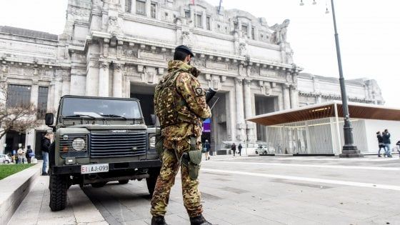Milano, rissa davanti alla stazione Centrale: feriti un militare dell'operazione 'Strade sicure' e un carabiniere