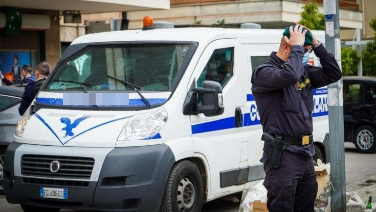 Rapina a un furgone portavalori nel Napoletano, spari in aria: portati via 42mila euro