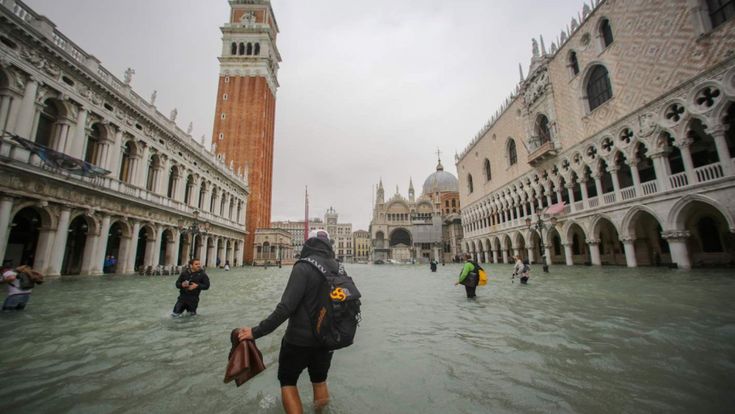 Maltempo a Venezia, il Mose e l’ultimo danno della grande incompiuta