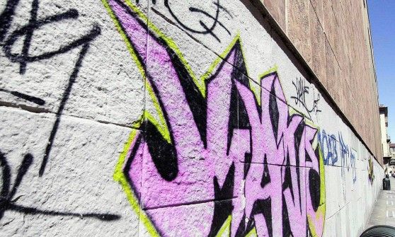 Multa da 50 euro e patteggiamento per il writer di Vercelli