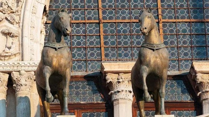 In sella per le calli, quando a Venezia si andava a cavallo