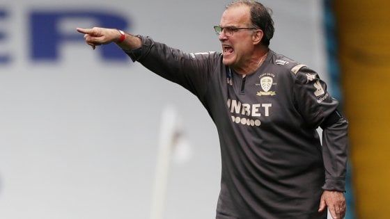 Il "Loco" Bielsa e il ritorno del Leeds in Premier