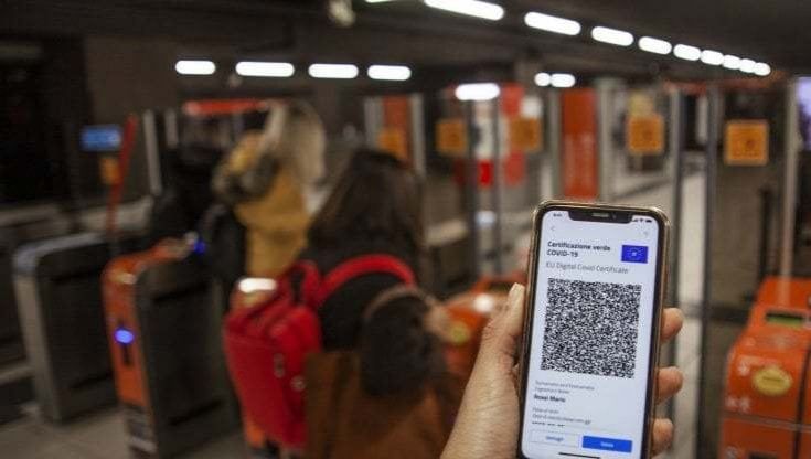 Super Green Pass, incognita controlli degli studenti su bus e metro