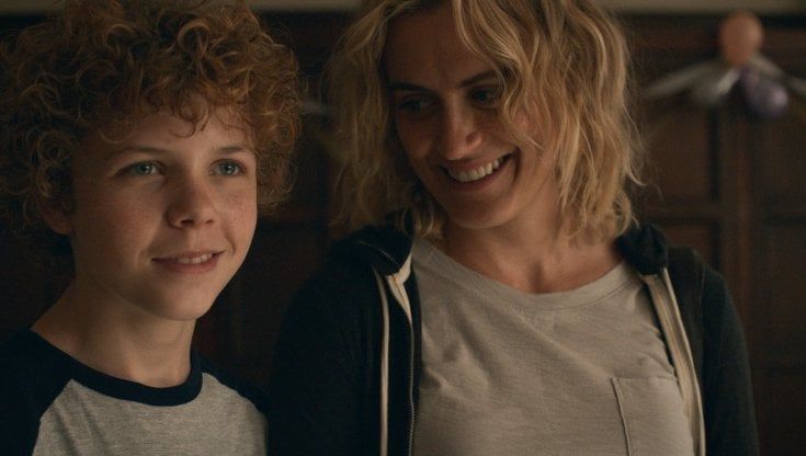 'Dear Edward', la serie con Taylor Schilling sul disastro aereo che è un inno alla rinascita 