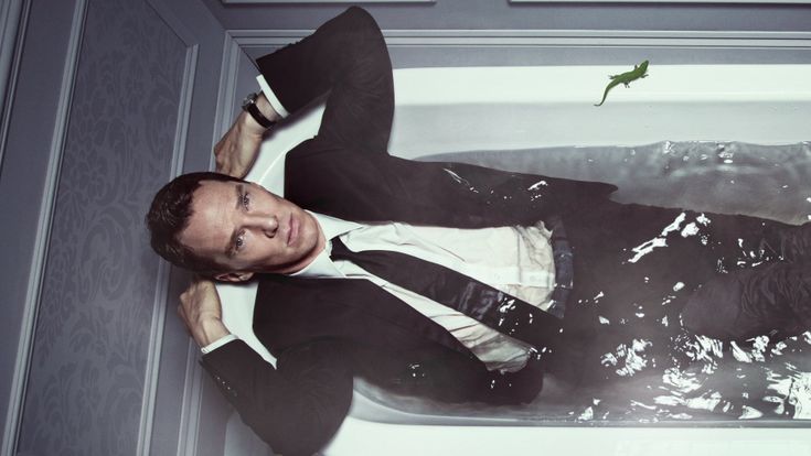 In “Patrick  Melrose” il ricco Cumberbatch ossessionato dalla propria infanzia  