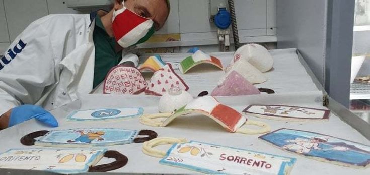 A Sorrento, le “mascherine” diventano dolcissime e al cioccolato, grazie al pasticciere delle celebrity Antonio Cafiero 