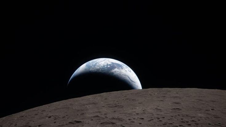 La Luna e la falce di Terra allineate, l’alba del pianeta blu, l’eclissi. Le prime foto di Artemis