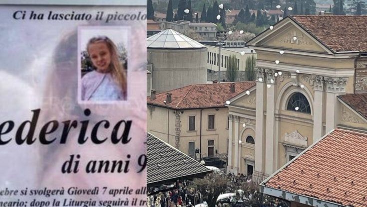 A Trescore Balneario l'ultimo saluto a Federica, morta a 9 anni travolta da un cancello: rose bianche e palloncini dai suoi amici