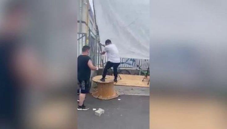 Texprint Prato, aggrediti gli operai della ditta cinese licenziati che manifestano da mesi: 3 feriti 