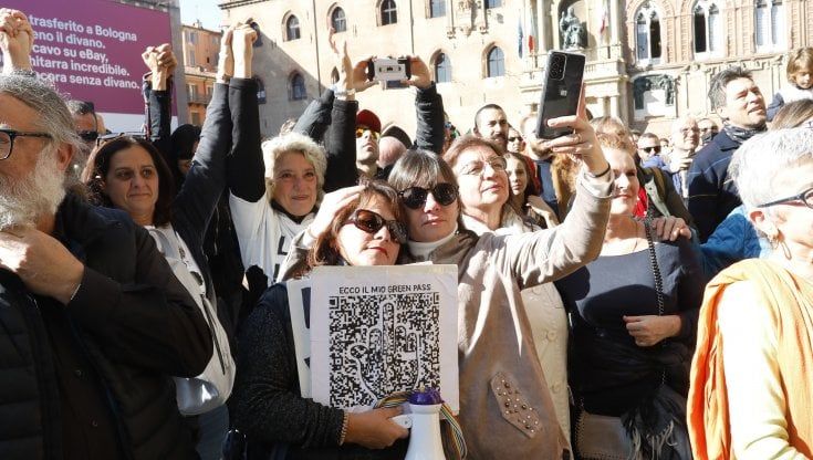 Il commento: insulti alla Segre, ora la sinistra che era in corteo prenda le distanze 