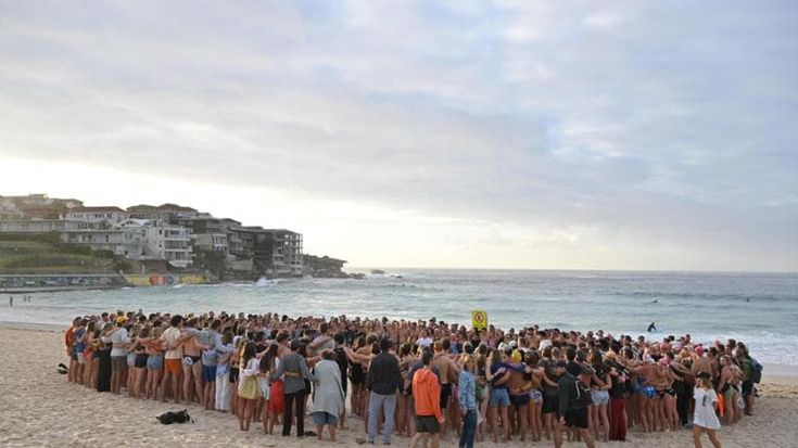 Sydney, tra le vittime tre eroi contro i terroristi. “La madre e moglie dei due killer è italiana”