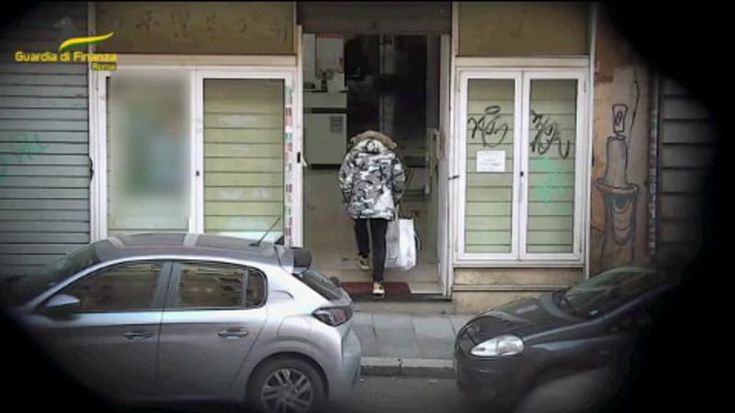 Torna in Italia il latitante Antonio Gala, broker della droga: riciclava i soldi in Cina