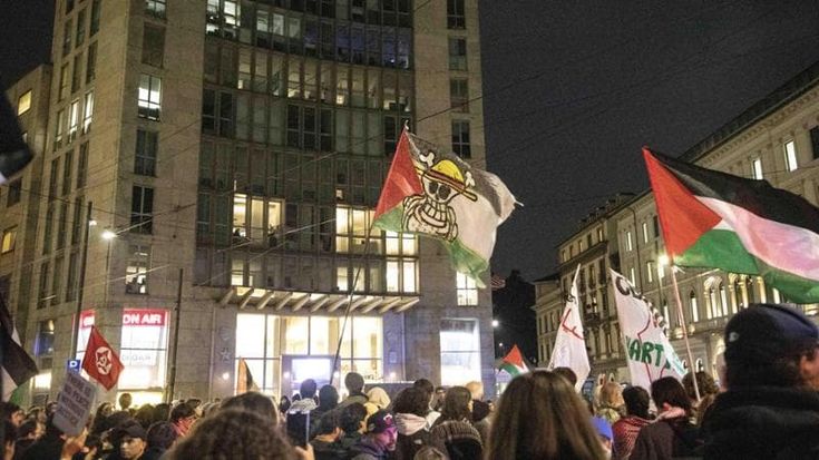 Protesta proPal sotto il consolato Usa, poi il corteo: “Vera pace in Palestina, stop al genocidio”