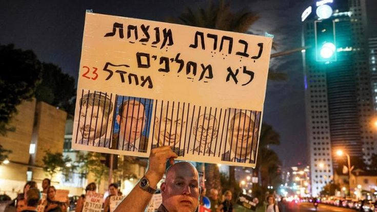 “Gli ostaggi per tutti i detenuti”. Hamas detta il prezzo, il no di Israele